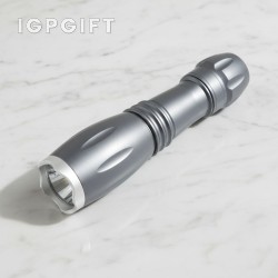 伸縮強光手電筒
